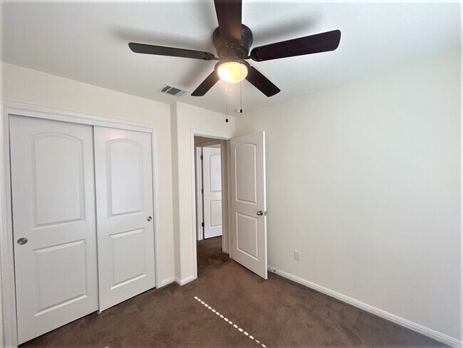 Building Photo - 153 Pine Island Ln