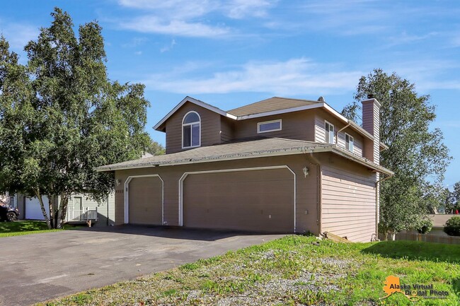 Building Photo - Spacious Home With a Hot Tub Next to Kinca...