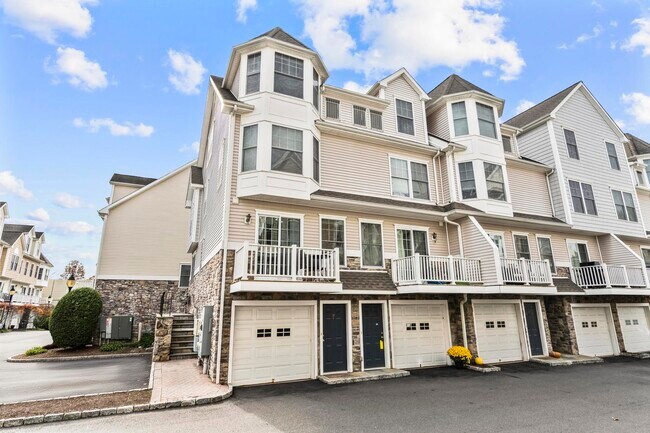 Building Photo - 85 Camp Ave