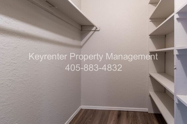 Building Photo - 732 Westridge Ct