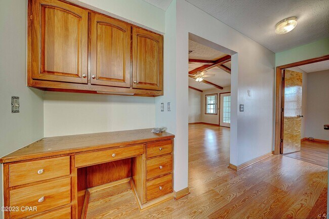 Building Photo - 2422 Thames Dr