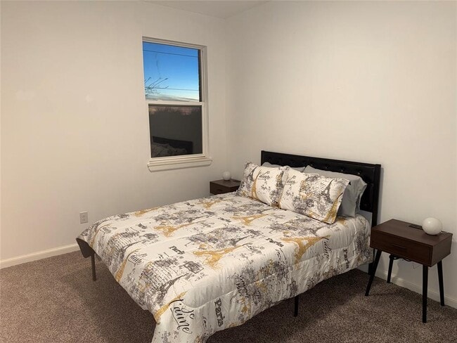 Building Photo - 573 S Fretz Ave