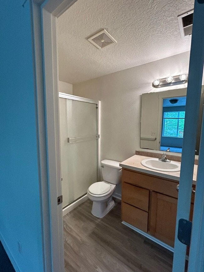 Building Photo - Beautifully Renovated 3 Bedroom Townhome i...