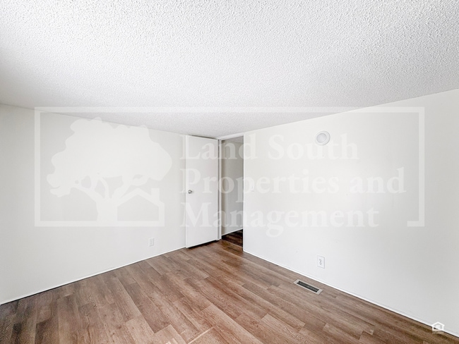 Building Photo - 1175 Meadow Lawn Street
