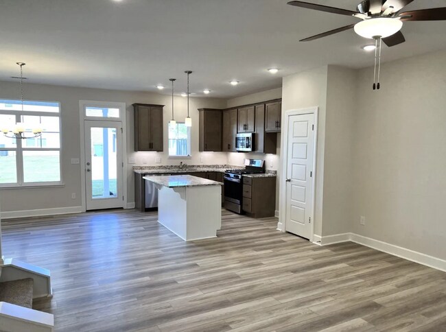 Building Photo - 207 Taylor Woods Ct