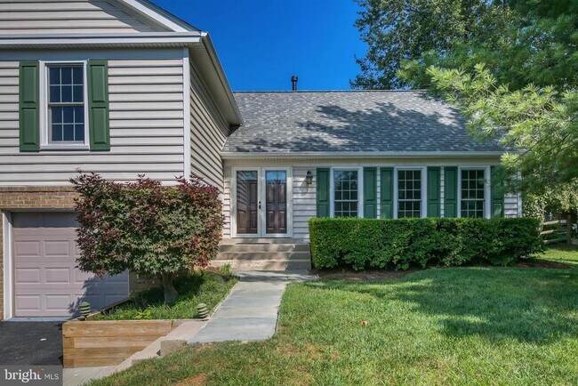 Primary Photo - 26 Lily Pond Ct