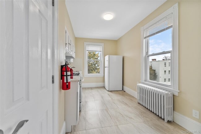 Building Photo - 81 N Washington St