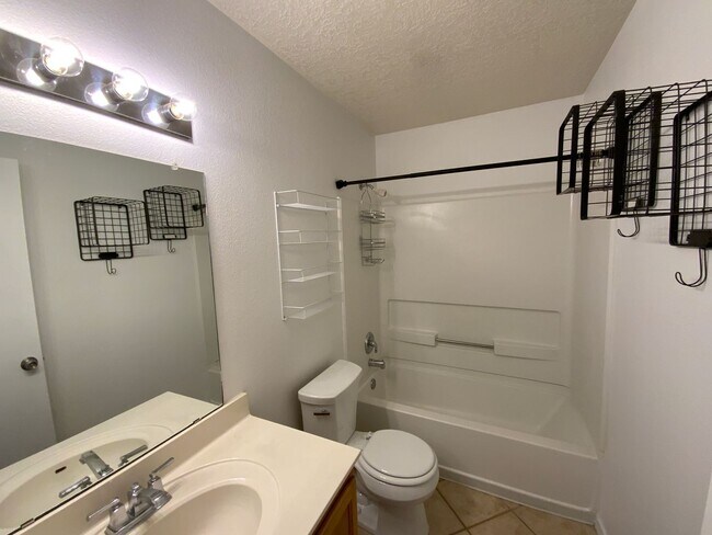 Building Photo - 4 Bedroom Single Story Home Available Near...