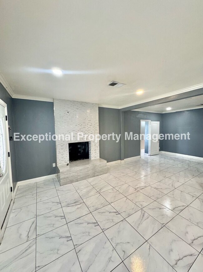 Building Photo - 8047 Laurel Ave