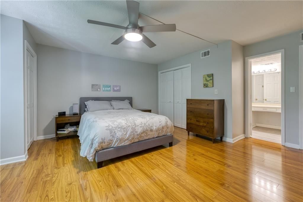 Building Photo - 1445 Oakridge Cir
