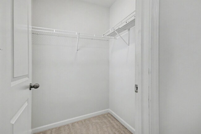 Building Photo - 2223 Blue Crane Cir