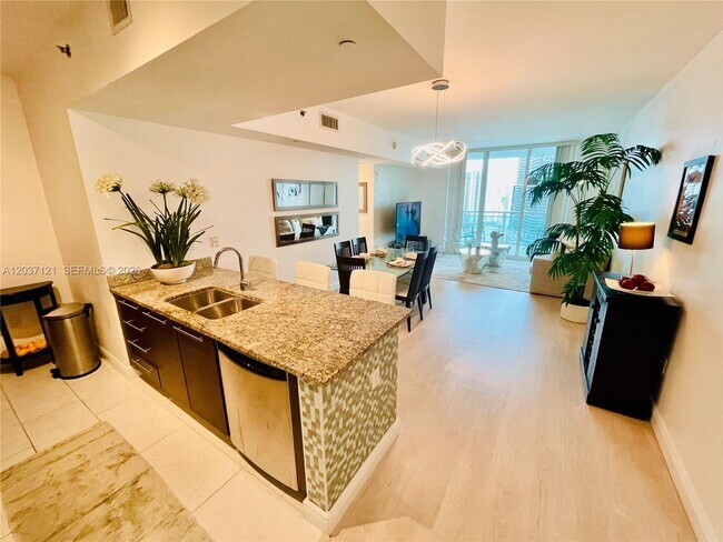 Building Photo - 950 Brickell Bay Dr