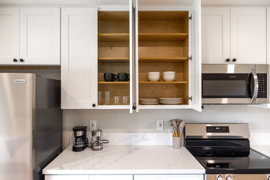 Building Photo - 8120 Melrose Ln