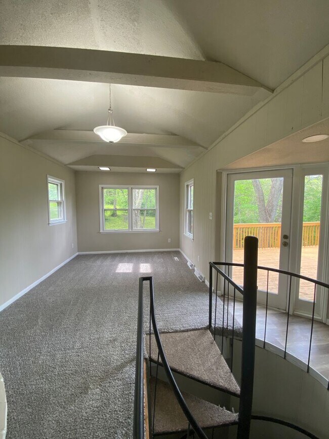 Building Photo - Updated 3 Bedroom 2.5 Bathrooms