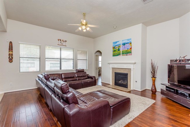 Building Photo - 6706 Ashworth Dr