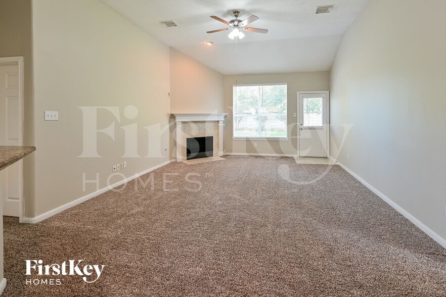 Building Photo - 23722 River Pl Dr