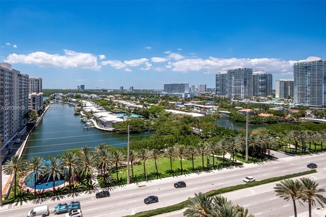 Building Photo - 16001 Collins Ave