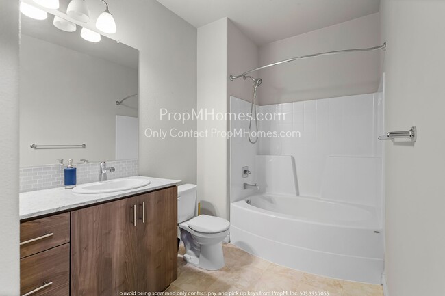 Building Photo - Charming One Bedroom, One Bathroom Condo i...