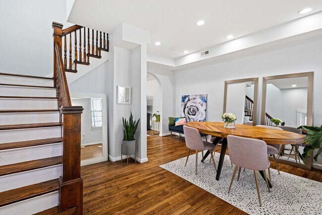 Building Photo - Amazing Anacostia Abode!