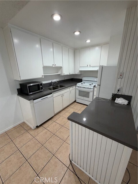 Building Photo - 1101 W Macarthur Blvd