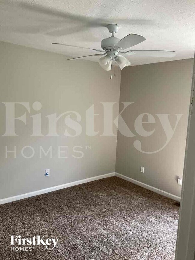 Building Photo - 962 Andover Dr