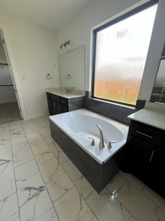 Building Photo - Coming Soon!  4 BR/3BA | Single Family Home | 1-Car Covered Parking | In Liberty Hill!