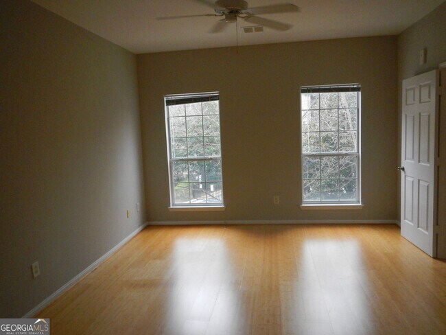 Building Photo - 5641 Roswell Rd