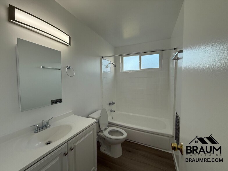 Building Photo - 5611 Fulcher Ave