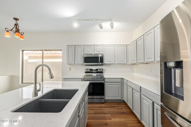 Building Photo - 13232 W Edgemont Ave
