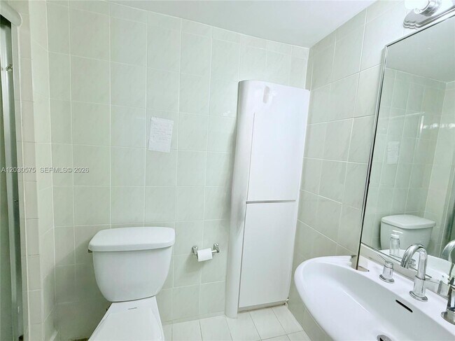 Building Photo - 3140 S Ocean Dr