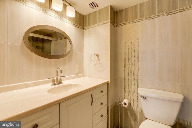 Building Photo - 200 N Pickett St