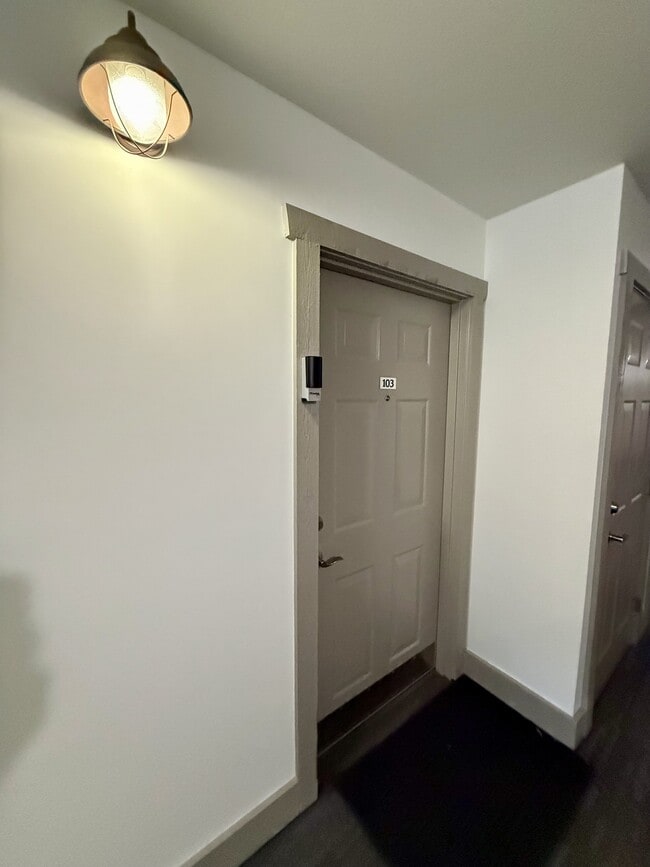 Building Photo - 1820 Fox Bay Dr