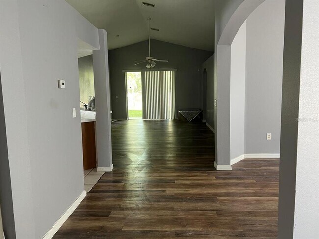 Building Photo - 2205 Roanoke Springs Dr