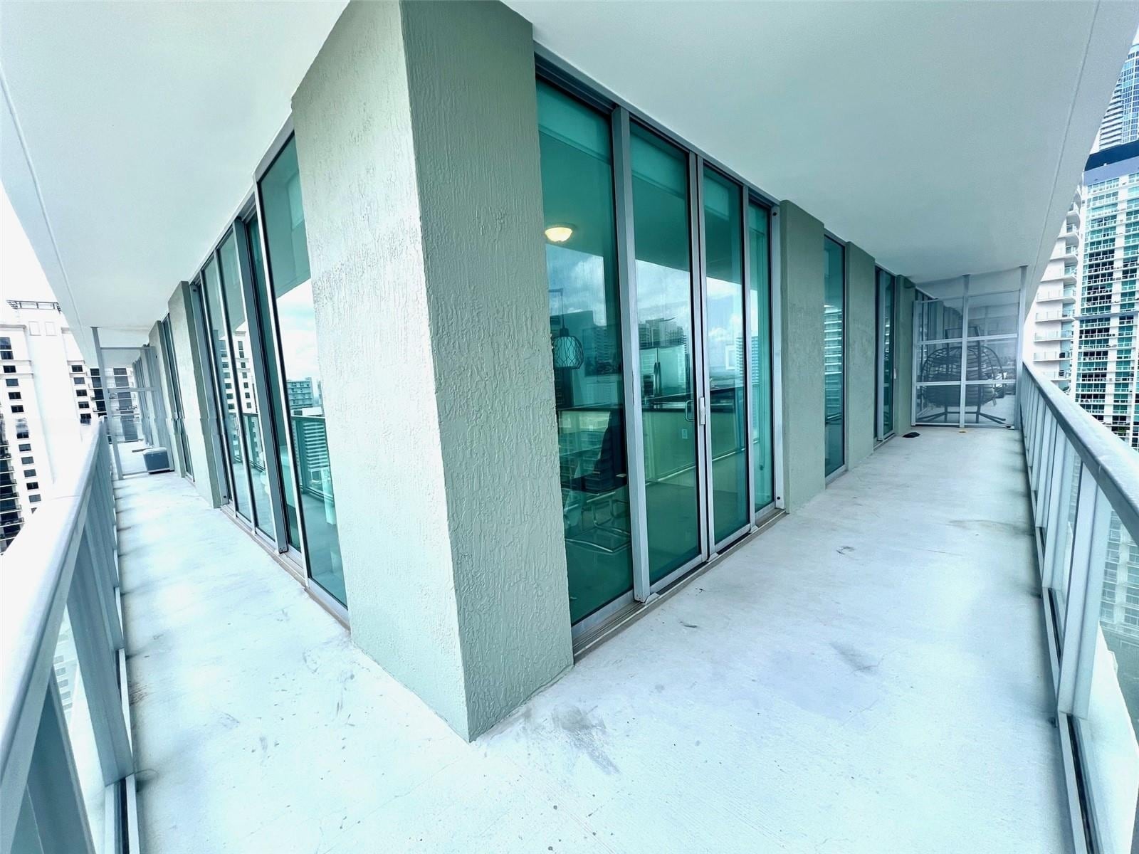 Building Photo - 1111 SW 1st Ave