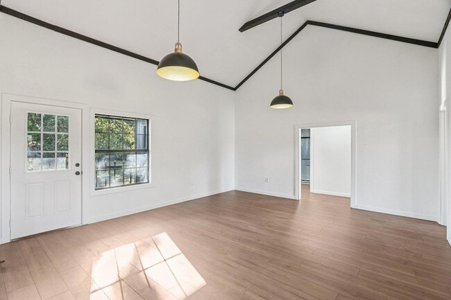 Building Photo - 385 Alta Vista Dr