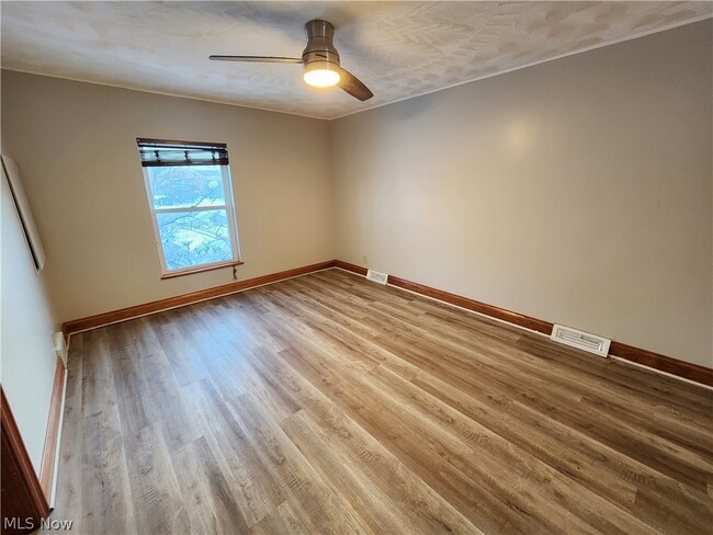 Building Photo - 2452 Bromley Rd