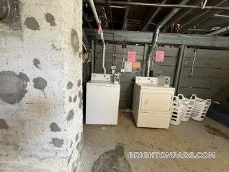 Building Photo - 81 Cresthill Rd