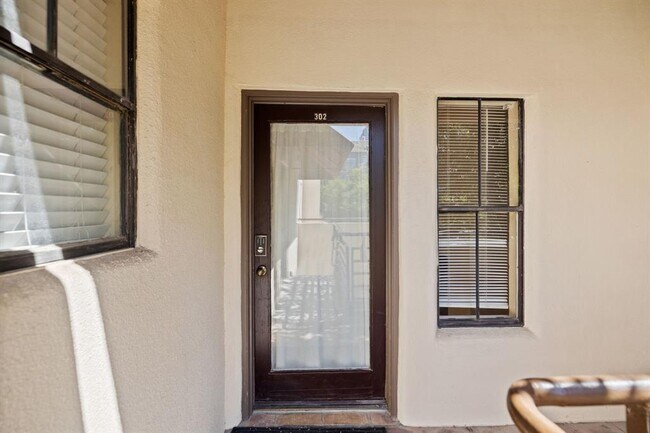 Building Photo - 712 Graham Pl