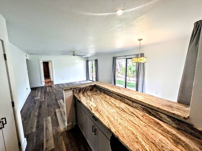 Building Photo - Annual UNfurnished renovated ground floor ...