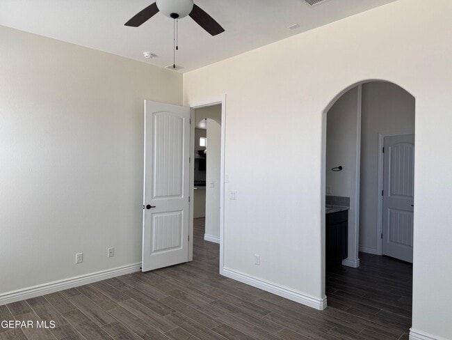 Building Photo - 229 Farnborough St