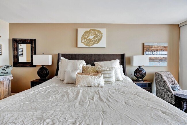 Building Photo - 134 Lakeshore Dr