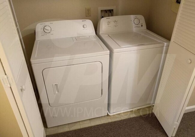 Building Photo - 143 W 3rd Ave