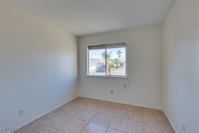 Building Photo - 5034 Lark Canyon Ct