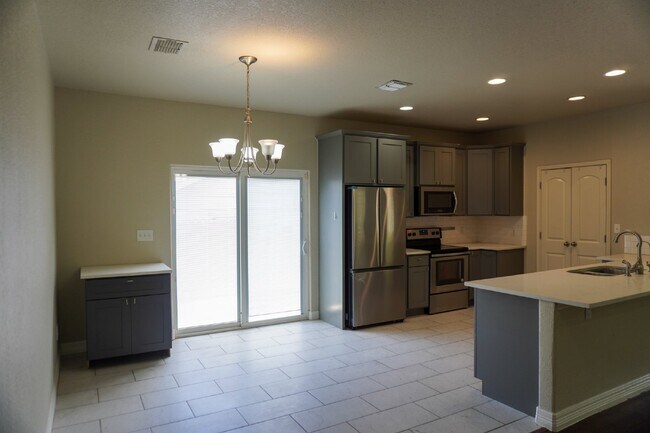 Building Photo - Beacon Hill, 3 Bedroom, 2 Bathroom, 2017 Build, ***Solar Panels, Utilities Average $40 per month***