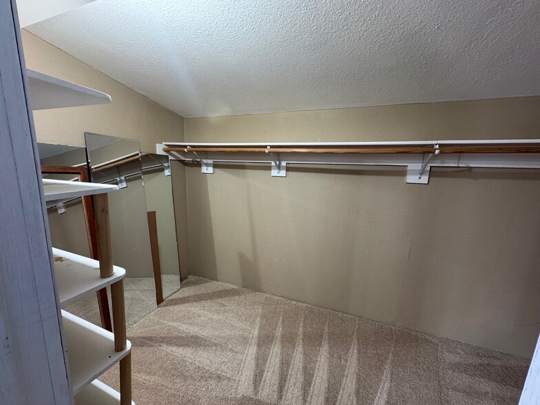 Upstairs Master Bedroom Walk-in Closet - 7504 Liberty Bell Dr