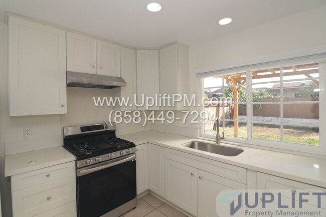 Building Photo - 4 Bedroom 2 Bath Home in the Heart of Mira Mesa.