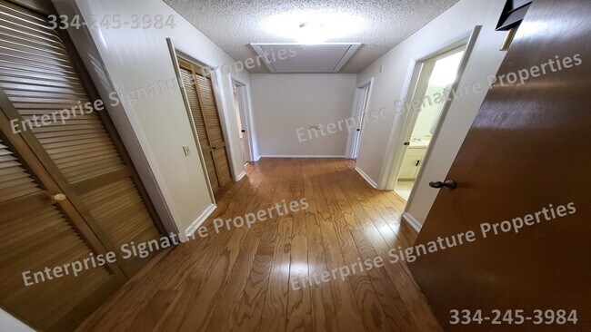 Building Photo - 2500 Neal Metcalf Rd