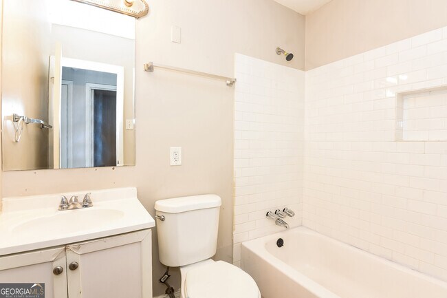 Building Photo - 251 Essex Dr