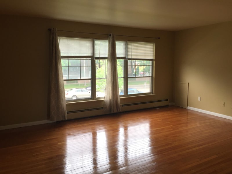 Building Photo - 2525 W 13 Mile Rd