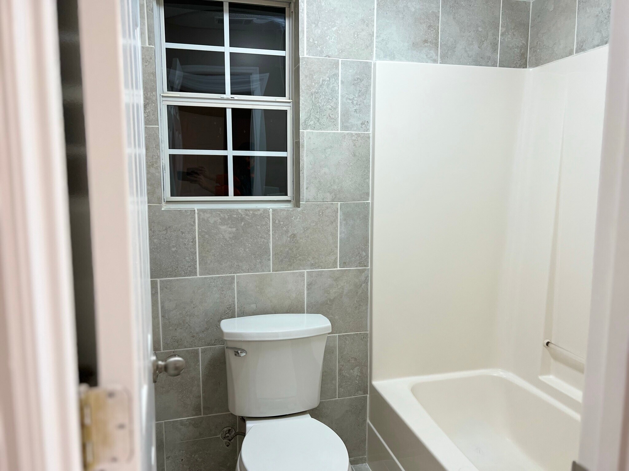 Building Photo - 112 Creekview Trl